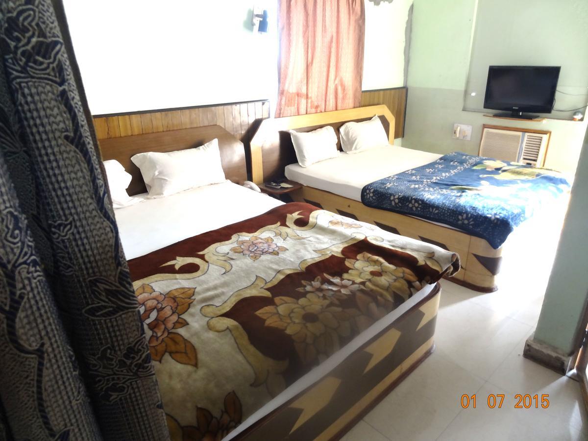 Hotel Yatrik Деогарх Экстерьер фото